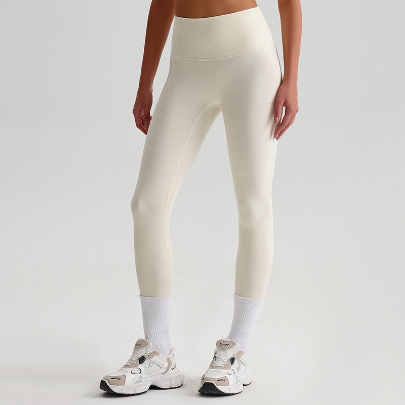 Anti-chafing leggings in white colour
