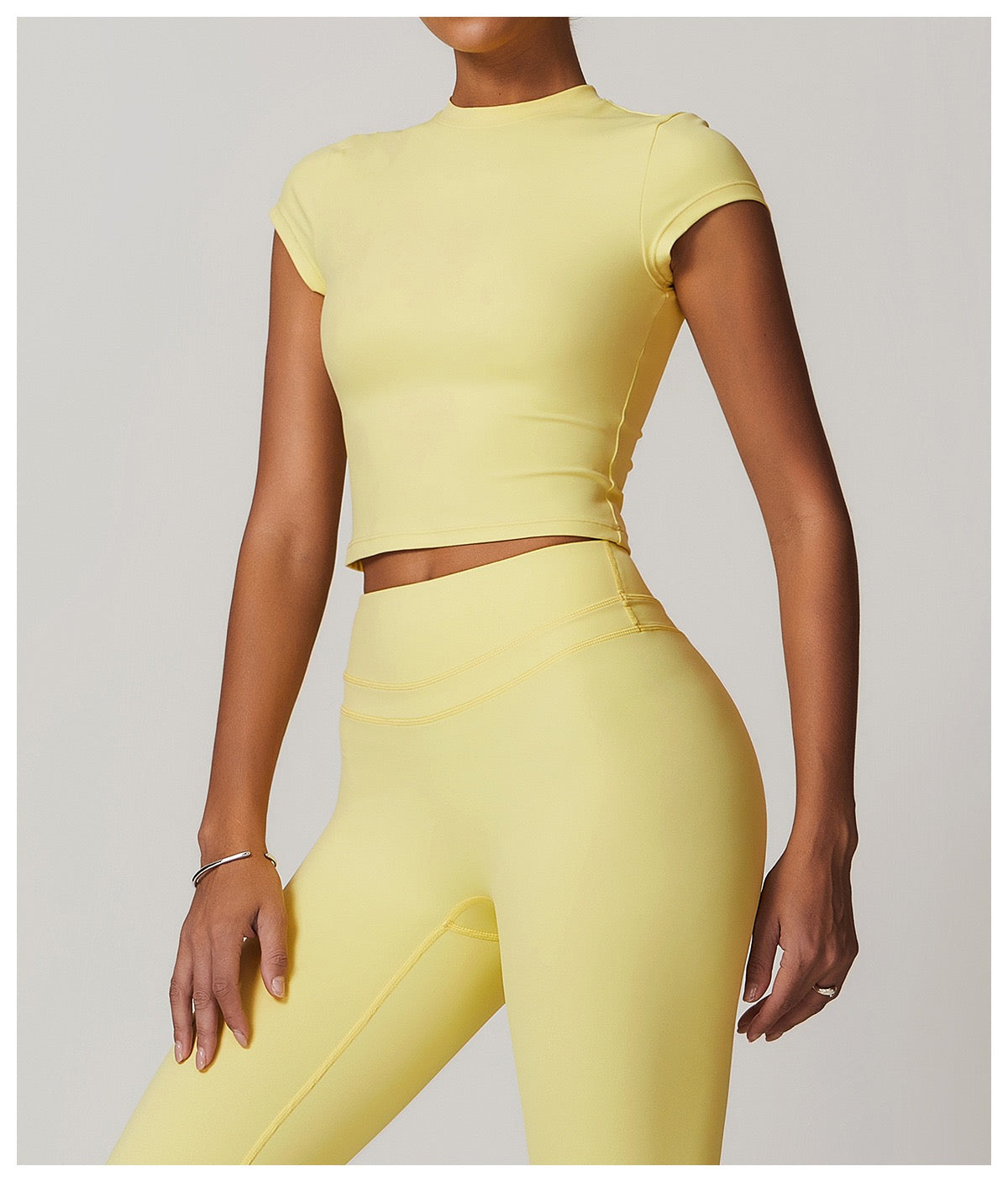 Round neck fitted workout top