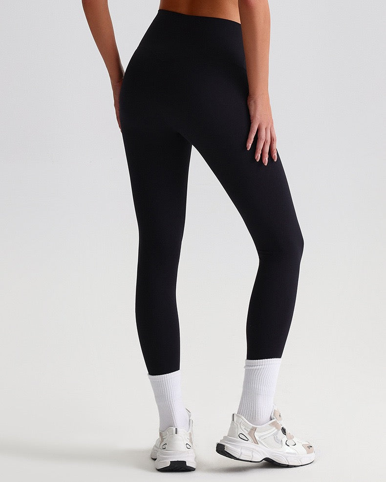 Sculpting leggings in black