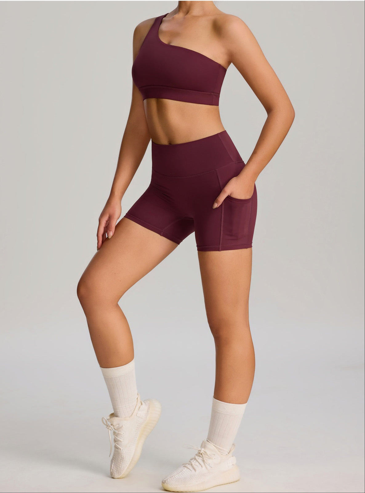 Women' s high-waisted workout shorts with pockets