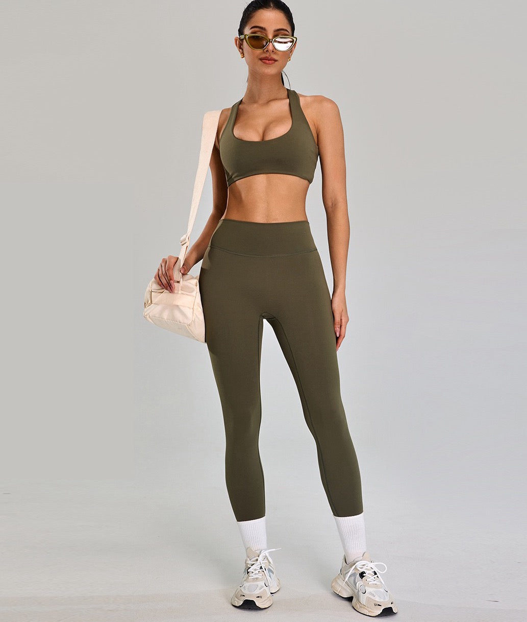 flattering U neckline sports bra