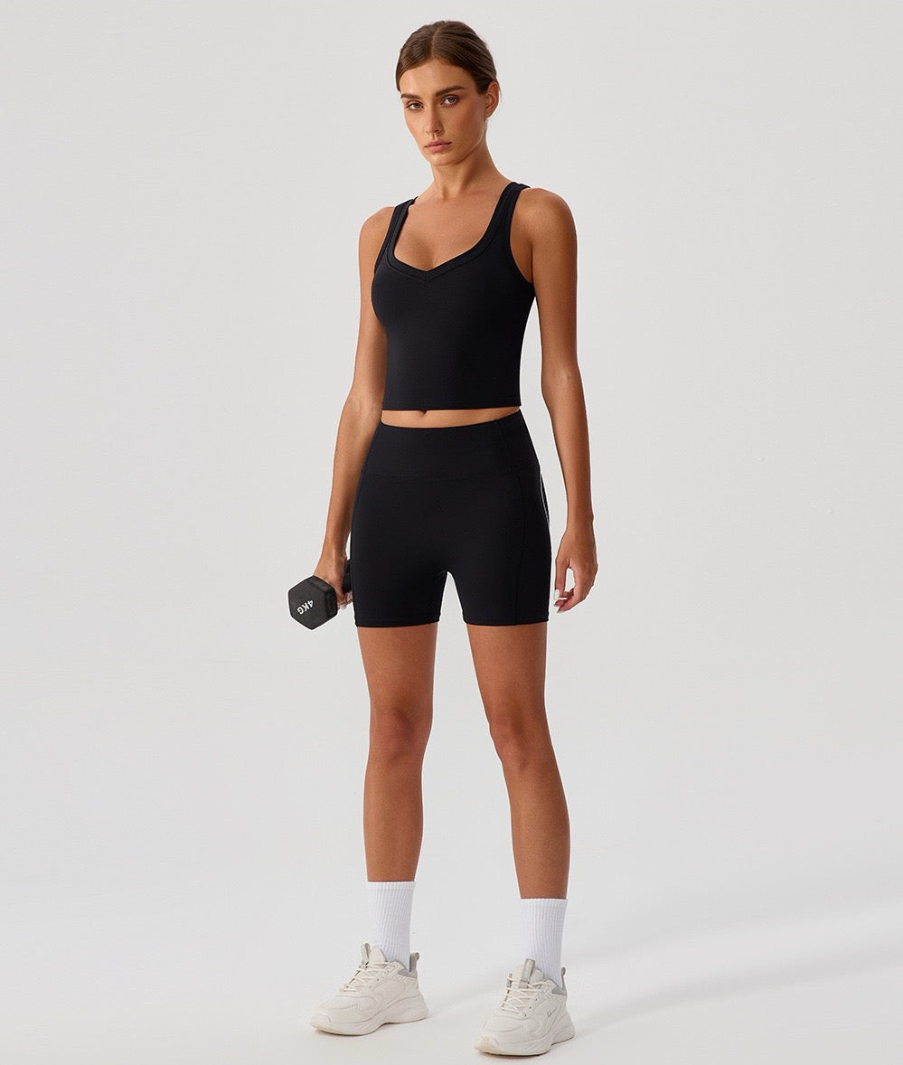 trending black workout top 2026