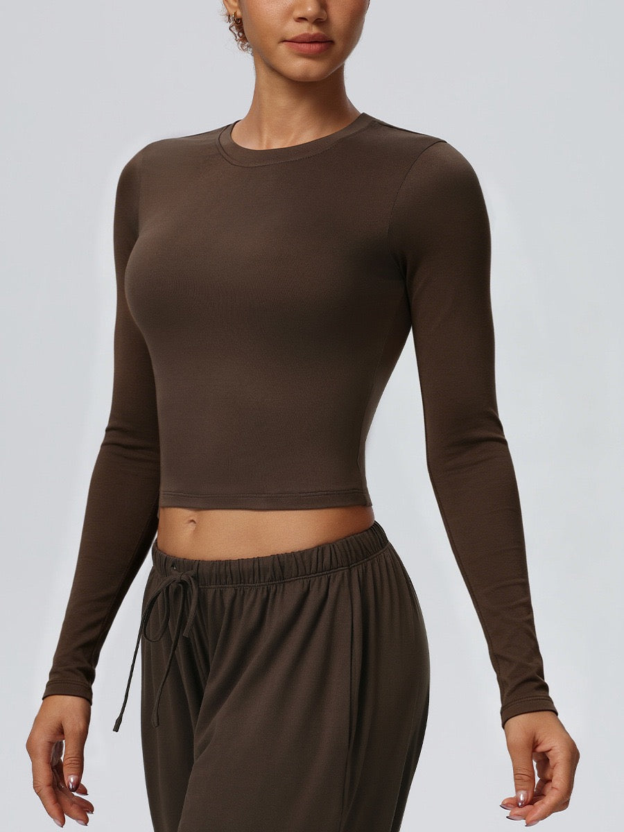 Everyday athleisure outfit for women