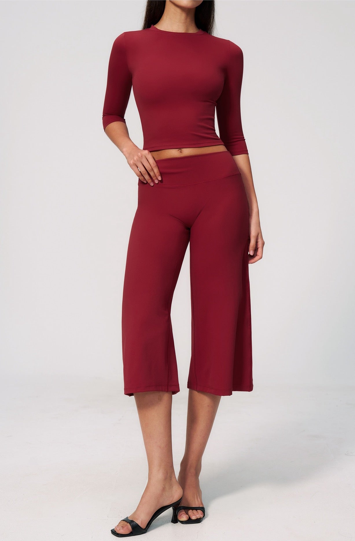 High Rise Cropped Pants red