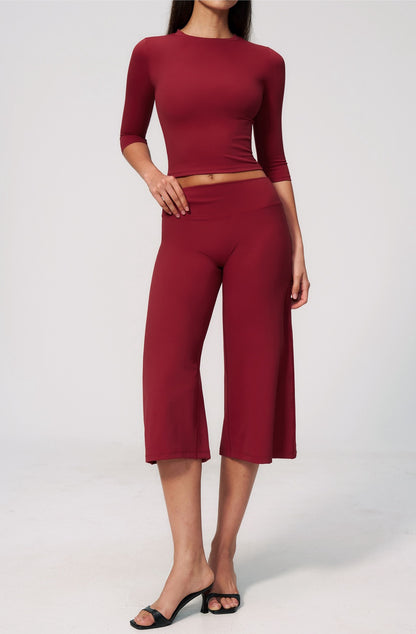 High Rise Cropped Pants red