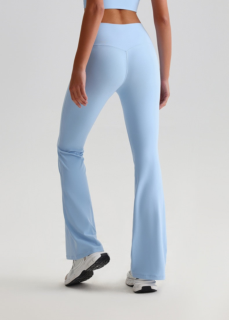 Sculpting yoga flare pants in blue