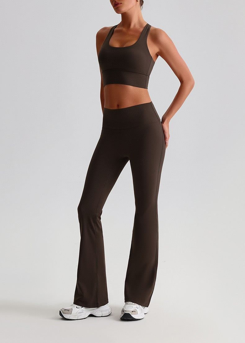 Trendy sports bra for athleisure outfits