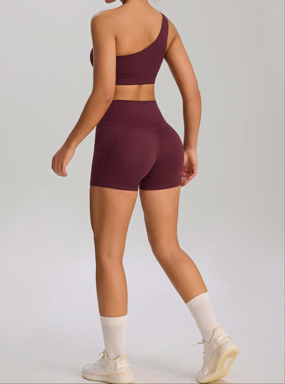 Workout outfit with phone pocket
