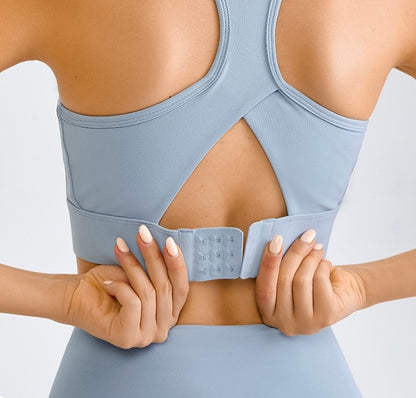 adjustable back clasp sports bra for women
