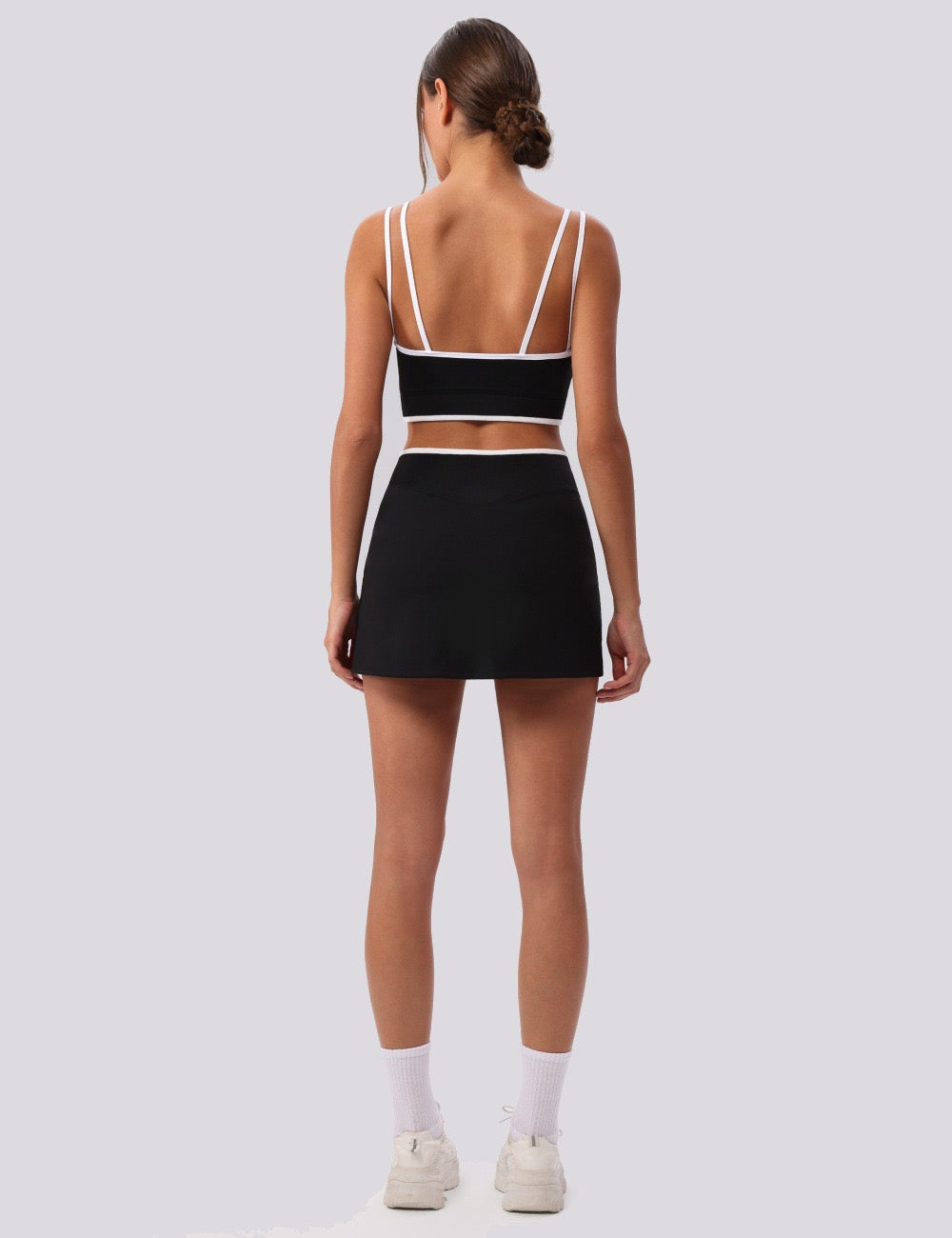 black athleisure bra 2026