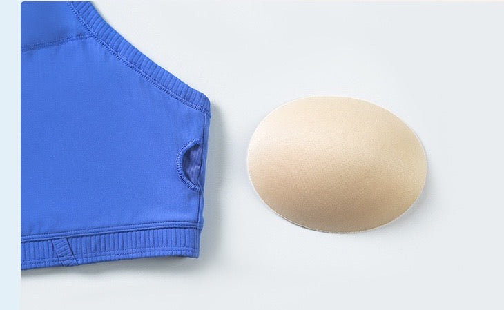 comfortable seamless sports bra with removable pads