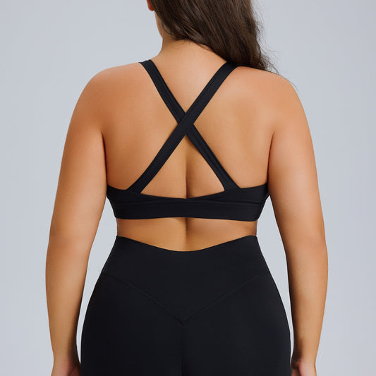 black plus size sports bra for running