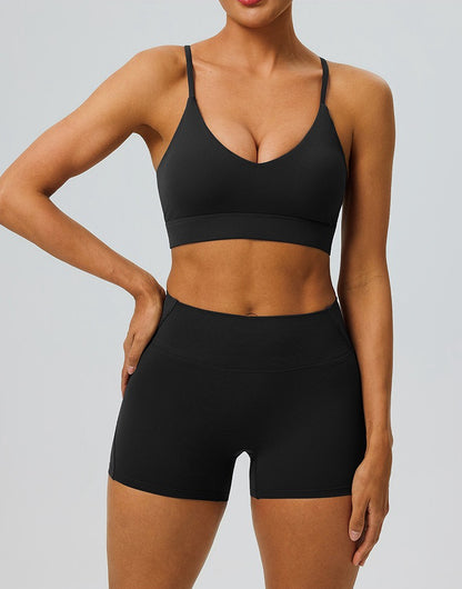 black fitness outfit women