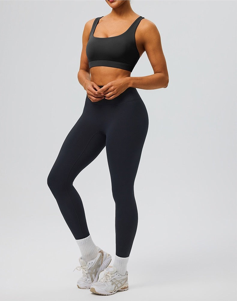 black gym bra with adjustable straps