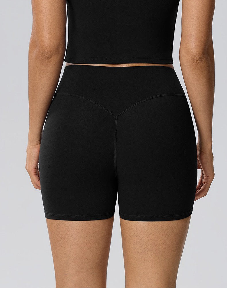 hidden scrunch shorts black