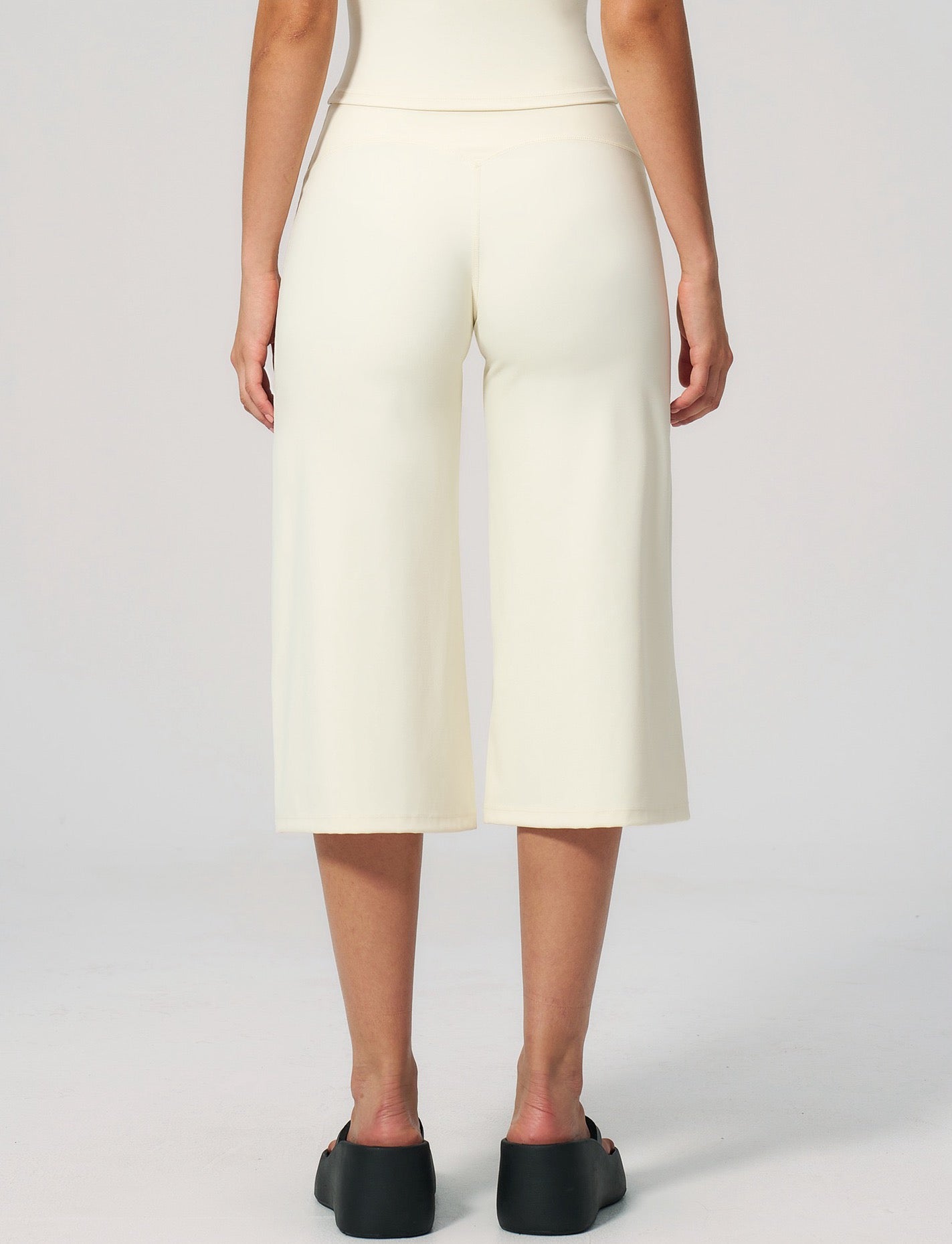 minimalist activewear women