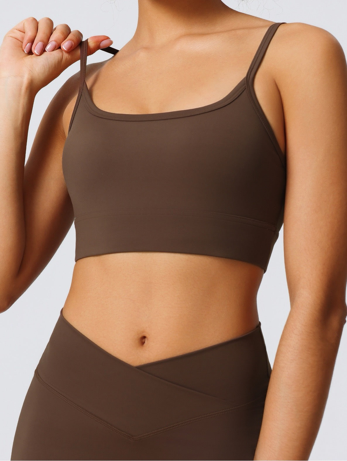 seamless adjustable strap sports bra