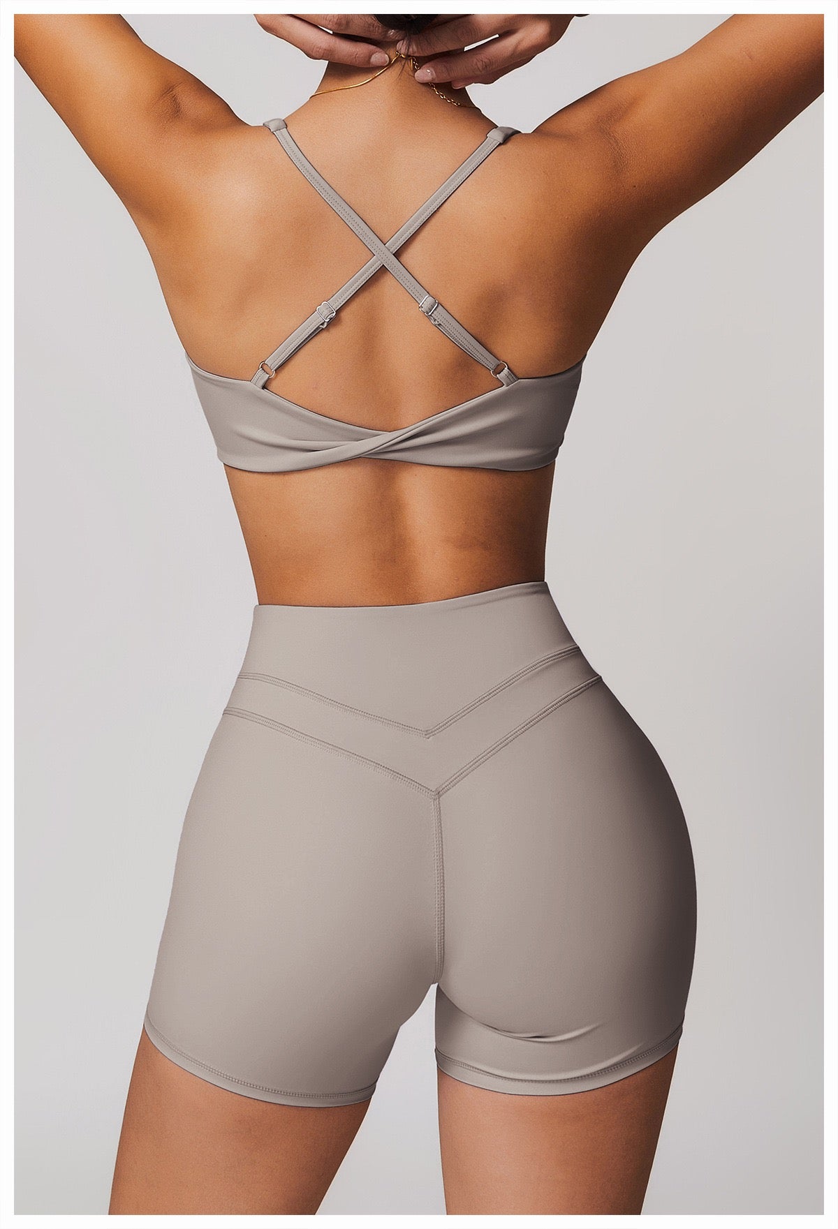 stylish workout bra with twist 