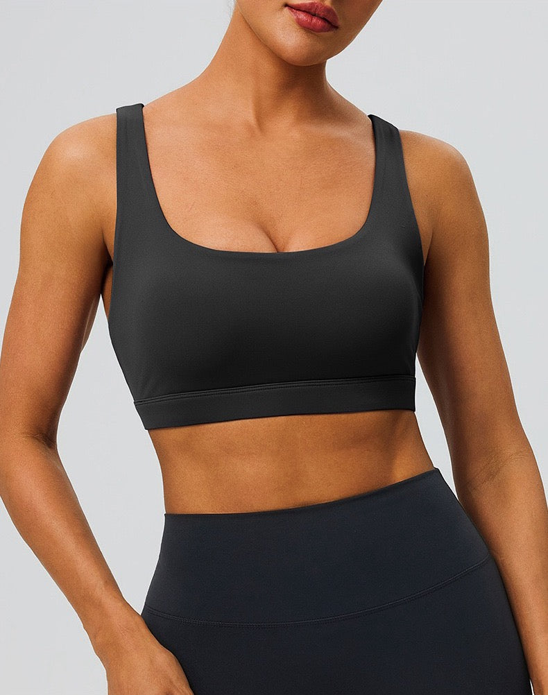 black supportive sports bra for training