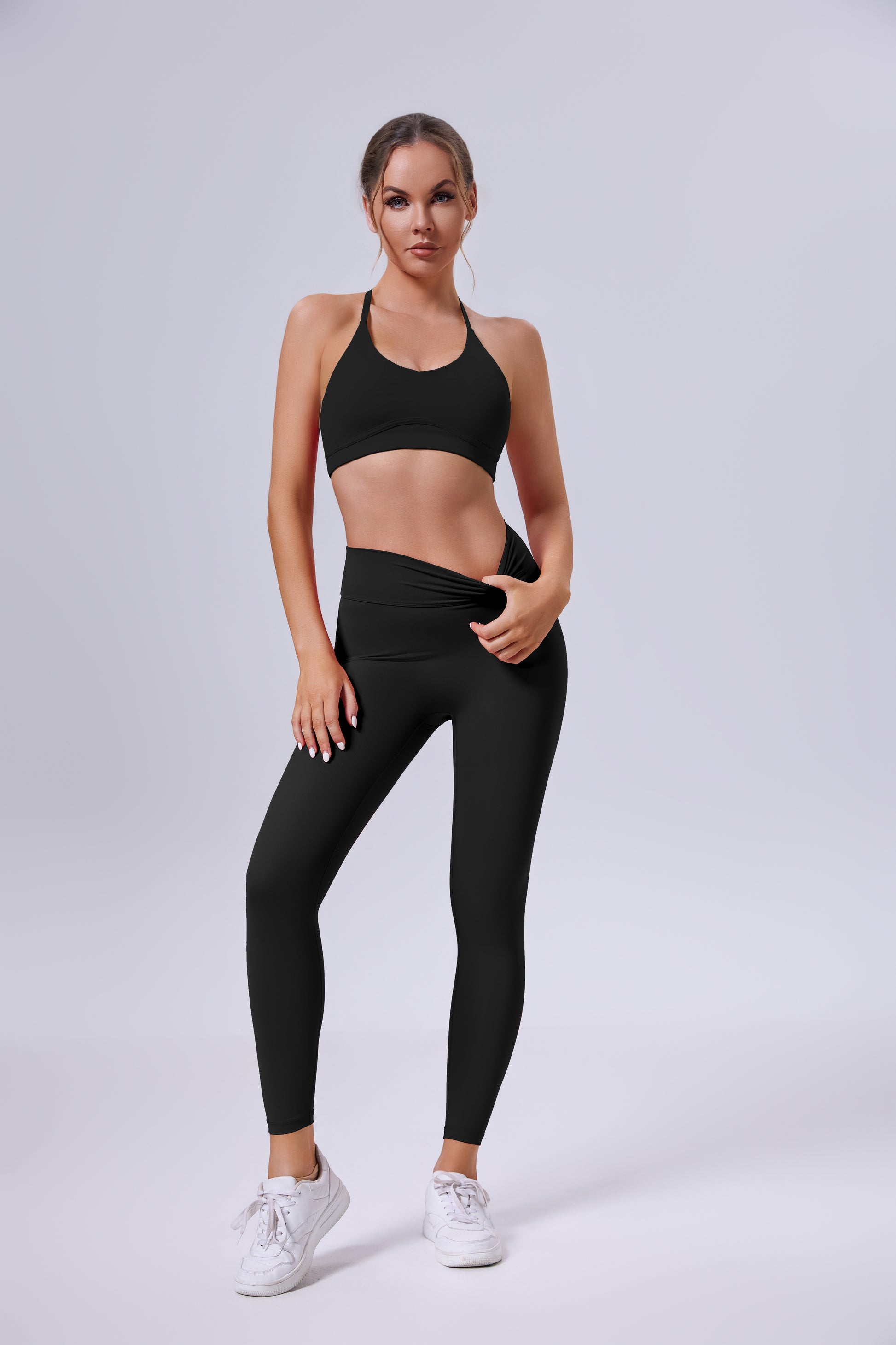 sustainable black leggings and sports bra